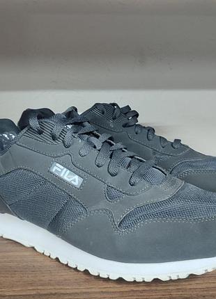 Кросівки чоловічі