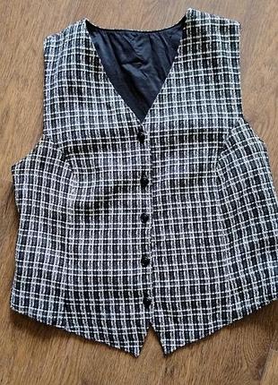 Стильный твидовый жилет в клетку