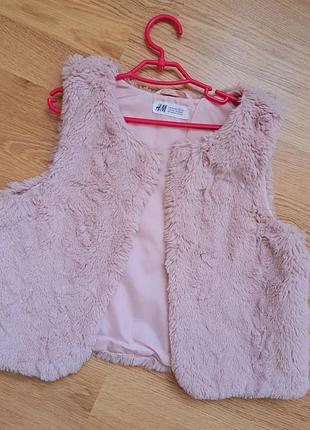 Желетка, безрукавка нежно пудрового цвета для девочки 8-10роков.
