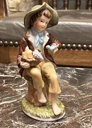 Фарфоровая фигурка / статуэтка