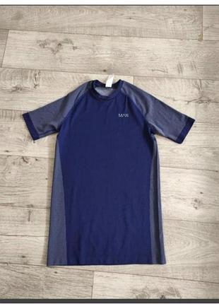 Спортивная футболка