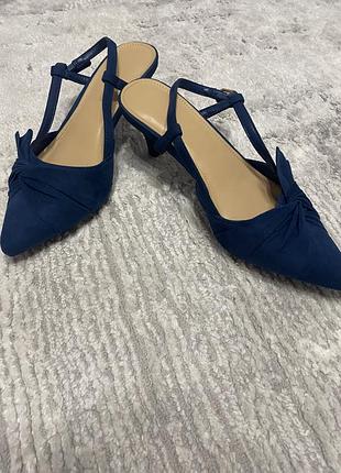 Темно- сині босоніжки човники 38