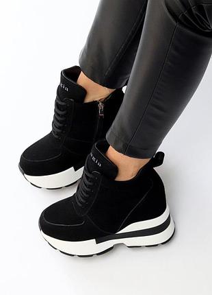 Снікерси жіночі