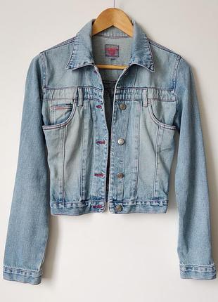 Класна вінтажна джинсова куртка
