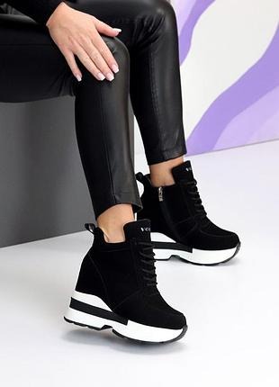 Снікерси жіночі