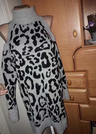 Цена до 07..10 италия. шикарное платье с шерстью от горлом гольфом с открытыми плечами