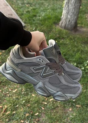 Жіночі замшеві кросівки new balance 9060 dark grey зручні стильні