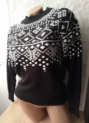 Красивый черный свитер с скандинавскими узорамиами1 фото