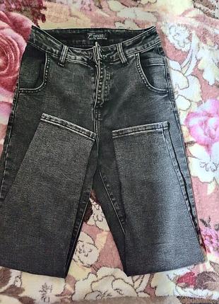 Джинсы mom 26 размер,новые, оденула один раз,цена 600 грн
