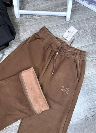 Теплые зимние брюки бежевые мягко на флисе на резинке прямые 353