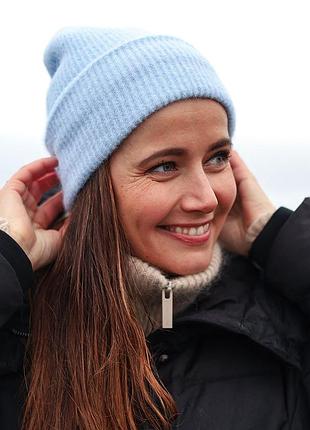 Теплая шапка для женщин голубого цвета samsoe samsoe