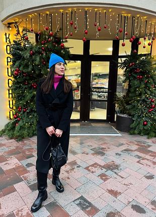 Пальто чорного кольору