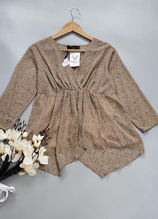 Блуза в принт цветов