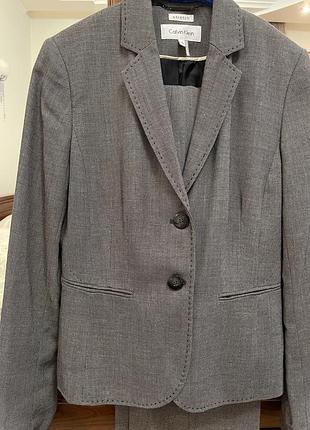 Жіночий костюм