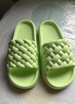 Шльопанці жіночі