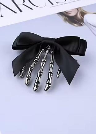 Шпилька кість скелет з бантом готика