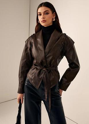 Дуже стильна нова куртка з еко-шкіри з поясом