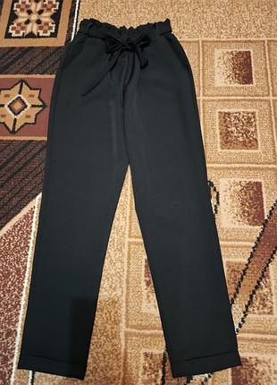 Ошатні чорні штани