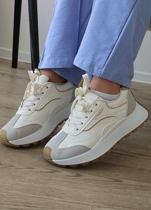 Кроссовки женские