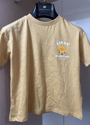 Нова футболочка , не носилась взагалі. 4-5 років, 110 розмір