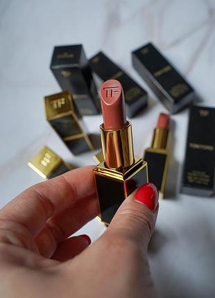 Помада t f 151 iconic nude