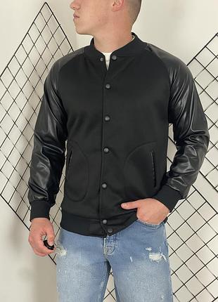 Чорний трикотажний бомбер з шкіряними рукавами