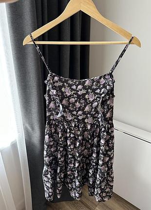 Сукня у квіти