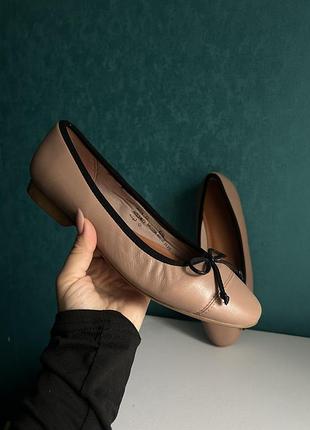 Балетки marks&spenser бежеві натуральна шкіра з бантиком 25,5 см
