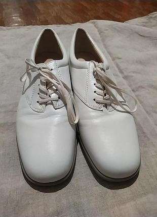 Кожаные спортивные туфли, кеды р.8.5