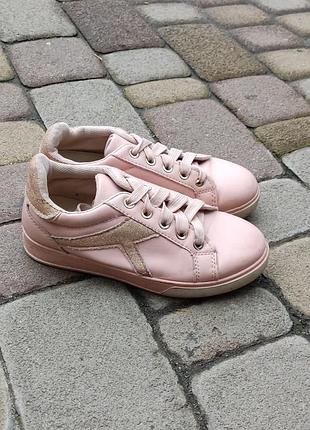 Кросівки дівчинці