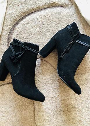 Черевики на підборах