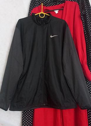 Вітровка nike чорного кольору