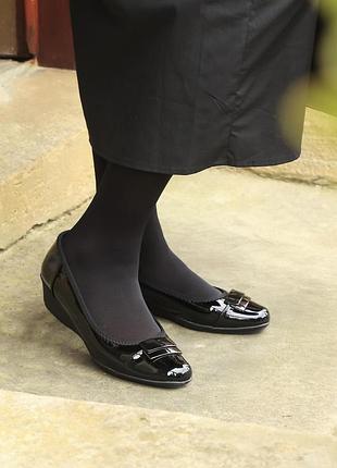 Нові чорні жіночі туфлі на невисокій танкетці, розмір 36