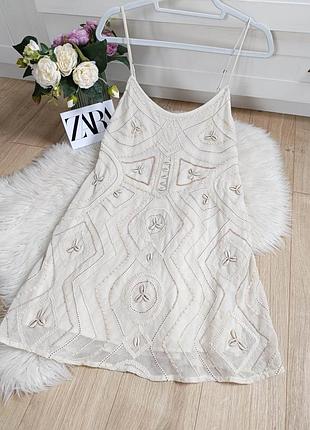 Кorоткое платье с вышивкой отод zara, размер s