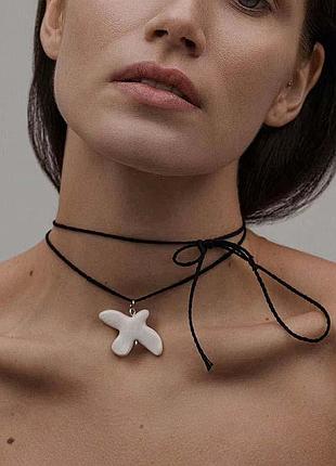 Чокер із блакитним на шнурку