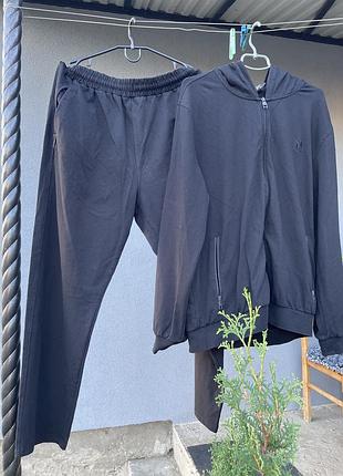 Спортивний чоловічий костюм