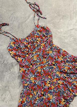 Платье-комбинезон , классное качество, легкое, сделано шортиками