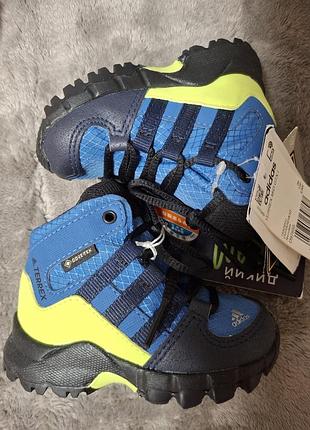 Дитячі черевики adidas terrex mid , розмір 19.