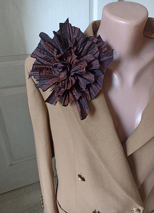 Брошь цветок коричневая ручная работа