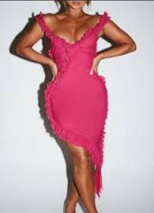 Невероятное нарядное яркое платье с рюшами и воланами