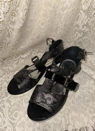 Босоніжки  жіночі зручні