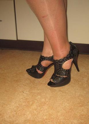 Ботильоны новые на шпильках.