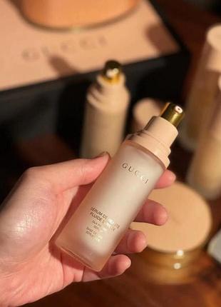 Праймер-сироватка gucci sérum de beauté fluide soyeux silk priming serum.