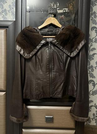 Якісна, сучасна, куртка з натуральним хутром