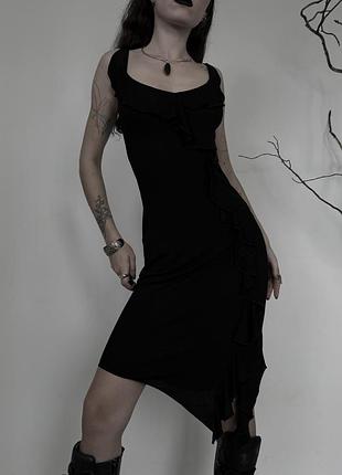 Чорна асиметрична сукня