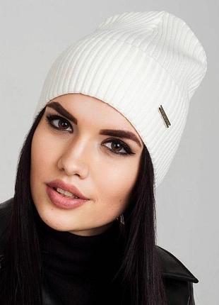 Тонка жіноча шапка біні з відворотом