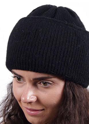 Теплая женская шапка с широким отворотом черного цвета
