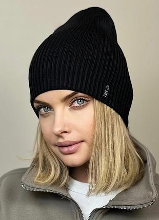Жіноча шапка лопата без одвороту однотонна повністю чорного кольору