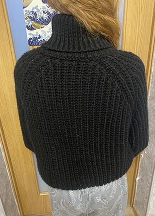 Стильний світер на зиму