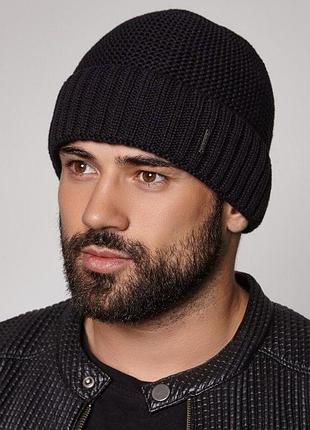 Черная мужская классическая шапка